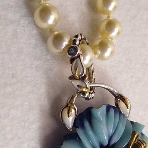 Margaret Thurman's Echo of the Dreamer Floral Enhancer Pendant - Picture 7 of 9